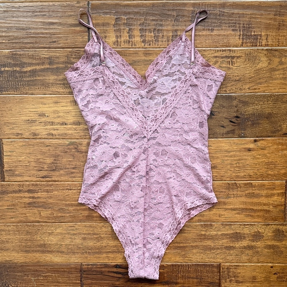 NWOT Anthropologie V-neck Sabrina Lace Bodysuit one piece, pink , size small - Picture 5 of 8